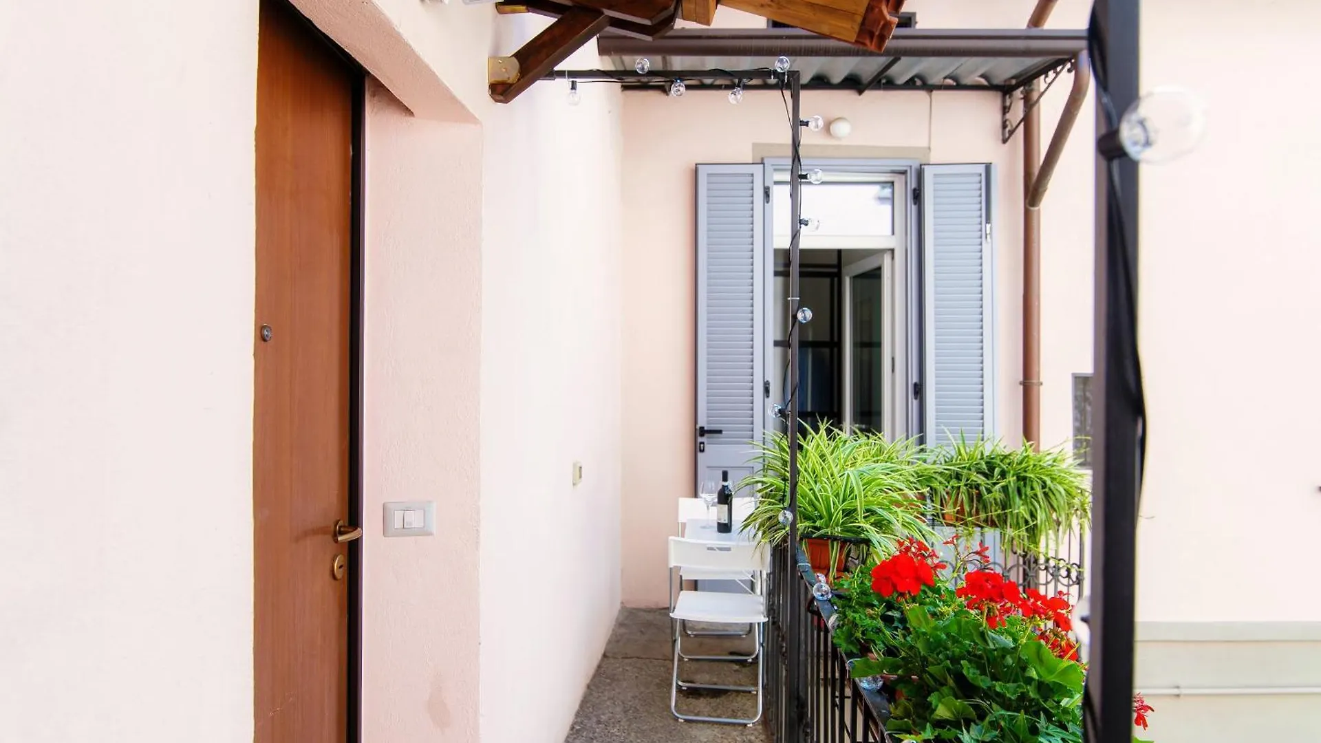 Casa Giulini - The House Of Travelers Apartamento Como 0*,  Itália